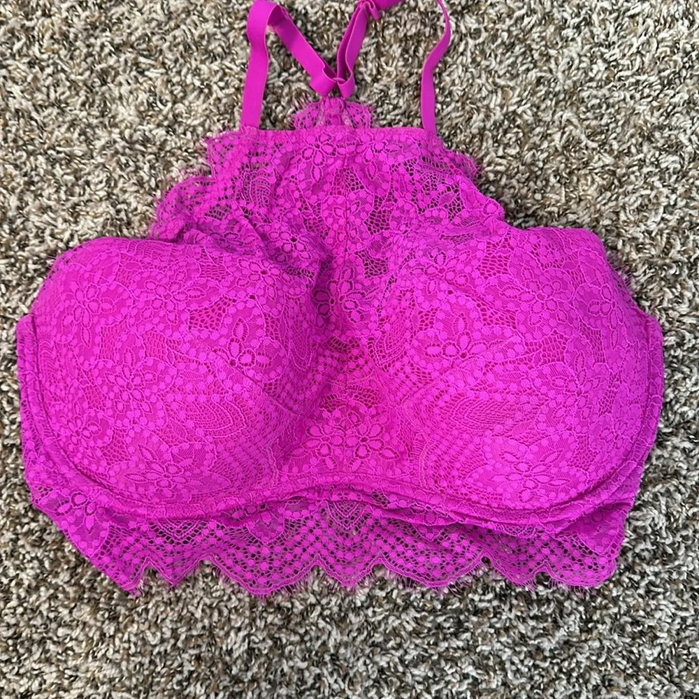 Vs pink lace bras 2 - Picture 2 of 10